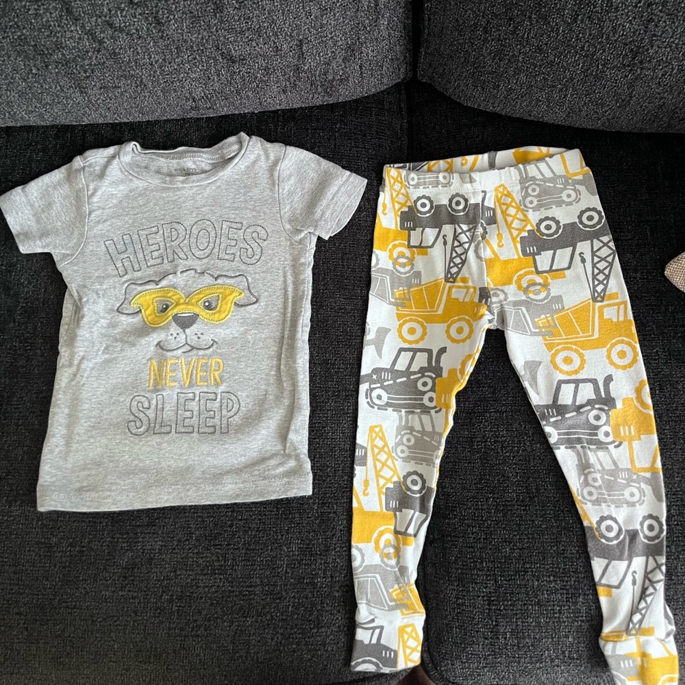 Construction Themed Pajamas for Toddler Boys. Size: 2T